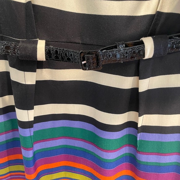 Shift dress perfect for the office with a cardigan or evening dinner out. - Picture 3 of 5